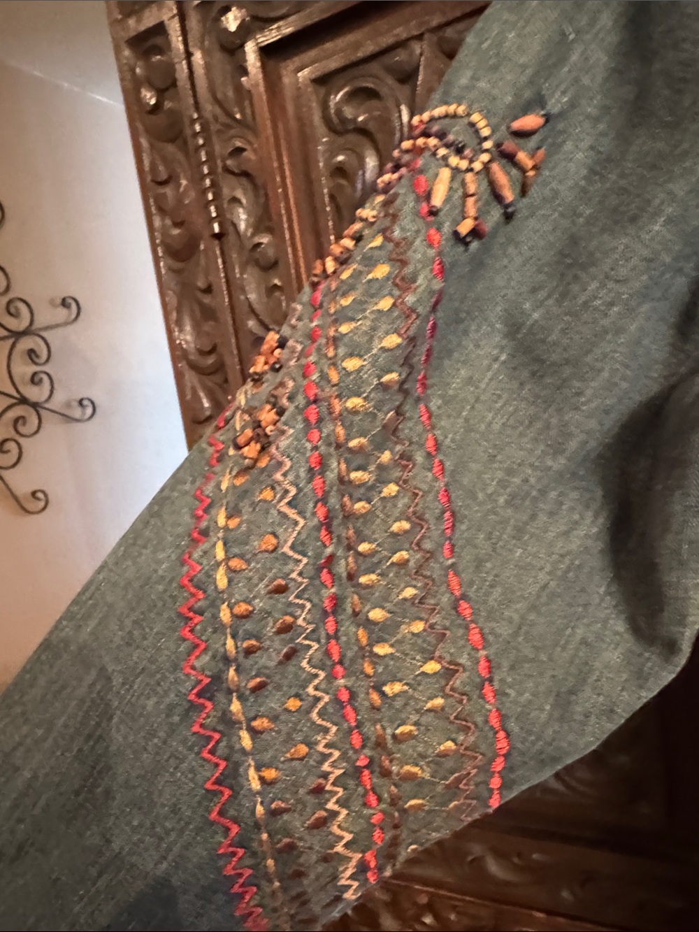 Chico's Vibtage Embellished & Embroidered Blue Denim Jacket with Wood and Shell - Picture 4 of 9